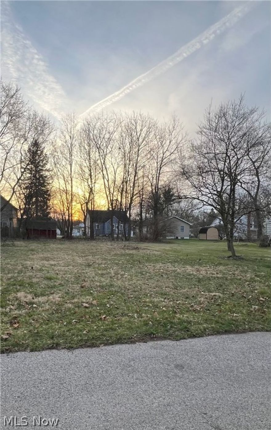 Come take a look at this cozy and affordable lot in West Akron with quick access to I77! It is the responsibility of the buyer/buyer's agent to verify all information regarding utility connection and new construction requirements with the city & public utility companies.