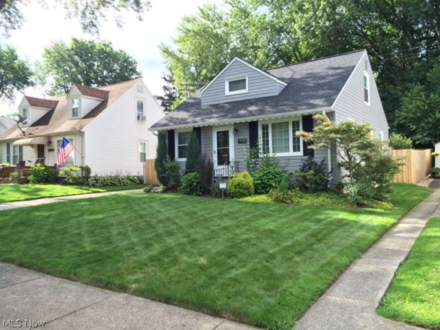 Prime Westpark Cape Cod Bungalow You will love the quiet street.New Roof & Siding 2013. Updated Kitchen: Granite, stainless steel appliances including dishwasher. New Maytag washer/dryer. 2014 Complete Privacy Fence Installed. Low Maintenance up keep, Updated Windows. Updated Landscape 2015. This is the house you have been waiting for.