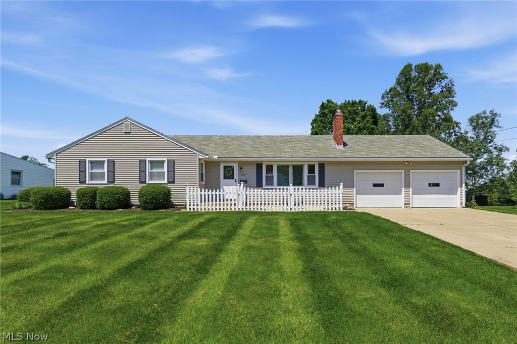 Photo of 824 E Bank Street, Ashland, OH 44805 (MLS # 5214638)