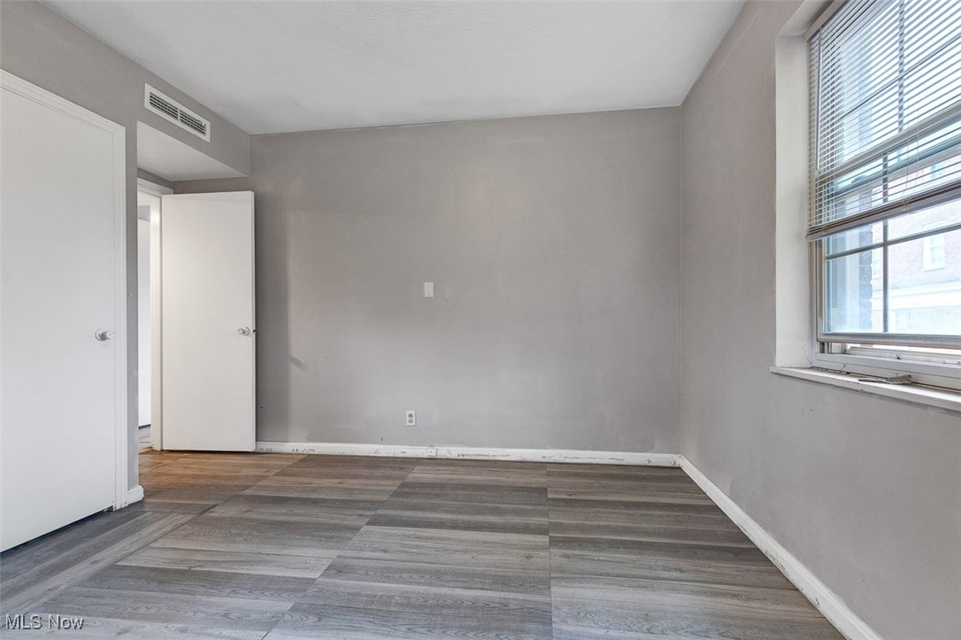 Georgian Condo 105w W - Residential