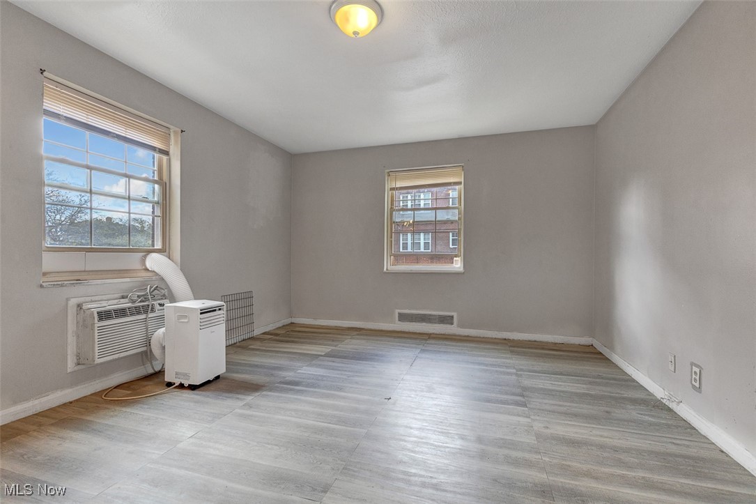 Georgian Condo 105w W - Residential