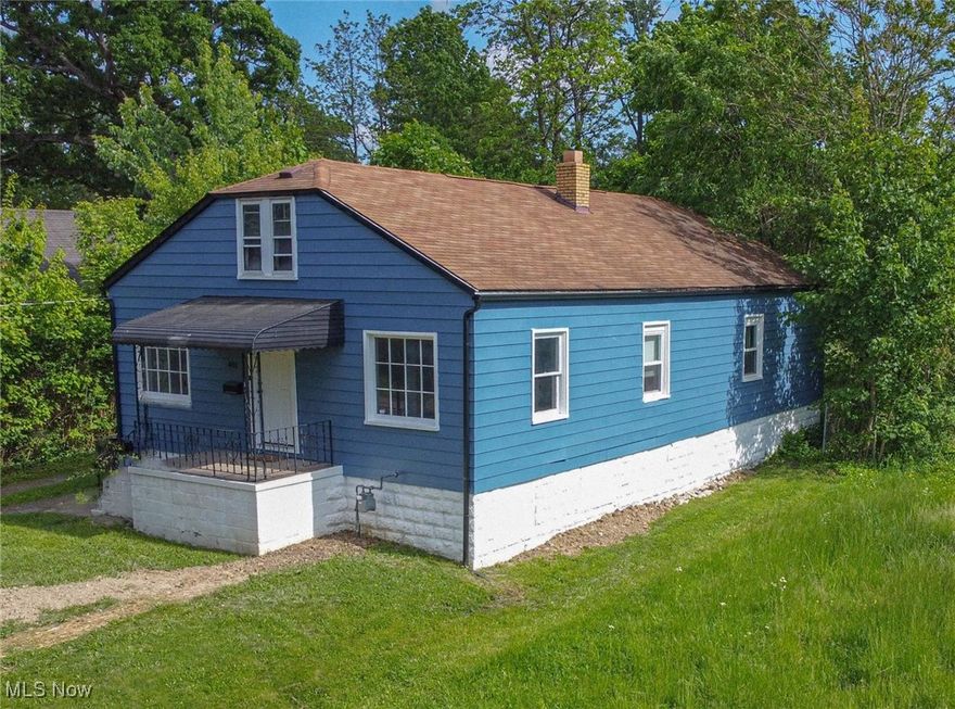 Welcome to see this beautifully remodeled 4 beds 1 bath Ranch boasting new kitchen cabinets, countertops, new vinyl laminate flooring, new doors, some new windows and gorgeous remodeled bathroom with ceramic tiles. Updated Electric. Don't wait to call this your Home!!!