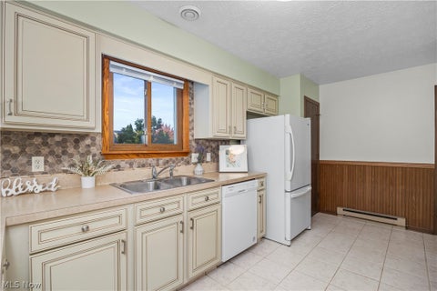 Tiny photo for 5230 Berkeley Drive, Sheffield, OH 44054 (MLS # 5255434)