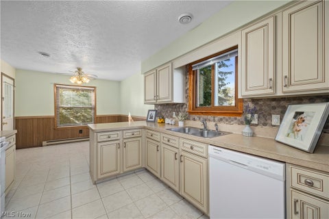 Tiny photo for 5230 Berkeley Drive, Sheffield, OH 44054 (MLS # 5255434)