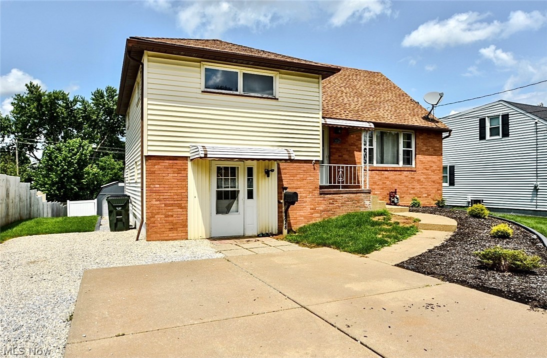 Almost 1900 sq. ft. 4 level split. Unbelievable garage 12x32 with electric, heat, and C/A. Three bedrooms, 2 baths, 3 season room off family room, 16x17 sunroom.