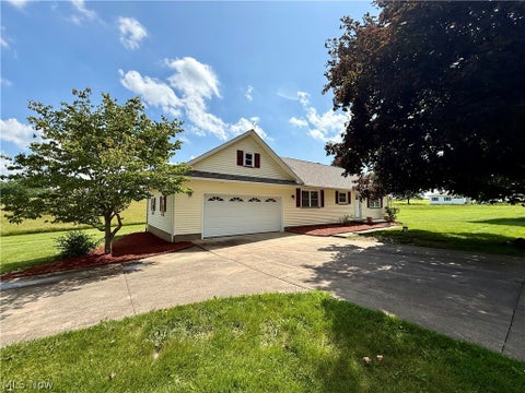 Homes For Sale - 3278 Fresno Road<br/> Carroll County, Carrollton, OH 44615