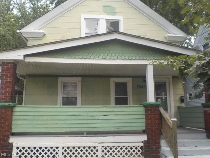 4 bed, 2 bath Multi-family home in Cleveland, OH for sale. This property has great investment potential. There is a covered
front porch which is a great added bonus. The home will need work and repairs before move in ready.