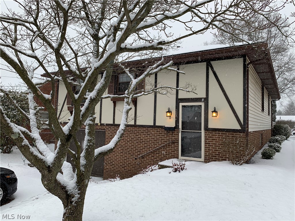 Gorgeous newly remodeled charming home! Nothing to do but move in! New white kitchen, laminate wood flooring, carpet, paint and remodeled bathrooms. gorgeous neutral colors throughout!!