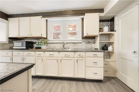 Tiny photo for 165 Oak Knoll Avenue NE, Warren, OH 44483 (MLS # 5186500)