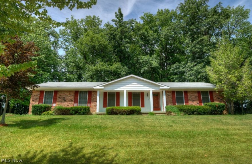 Come see this gorgeous home! 1 floor living that is move in ready. Enjoy this newly updated home. It's an blank canvas that allows you to bring your personal touches. All the basics taken care of. New kitchen and baths. New stainless appliances! Fridge, Stove, Hooded microwave and dishwasher. All new fixtures, ceiling fans, fresh paint, refinished wood floors, new carpet. Basement is spacious, clean and freshly painted. Garage is clean spacious and freshly painted. There is little for you to do....  Home is gorgeous and deserves a look for sure! Bring your motivated buyers! Seller is more than motivated and we are excited to work with you!