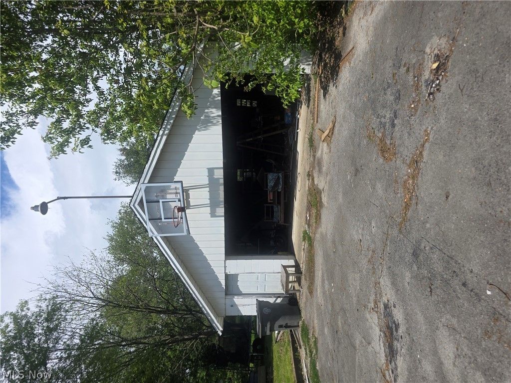 Photo of 1966 Smithfield Street, Youngstown, OH 44509 (MLS # 5211580)