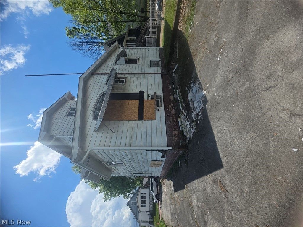 Photo of 1966 Smithfield Street, Youngstown, OH 44509 (MLS # 5211580)