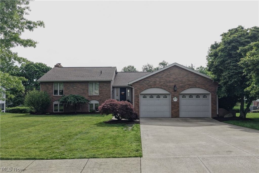 Photo of 4528 Greenmeadow Avenue NW, Canton, OH 44709 (MLS # 5210173)