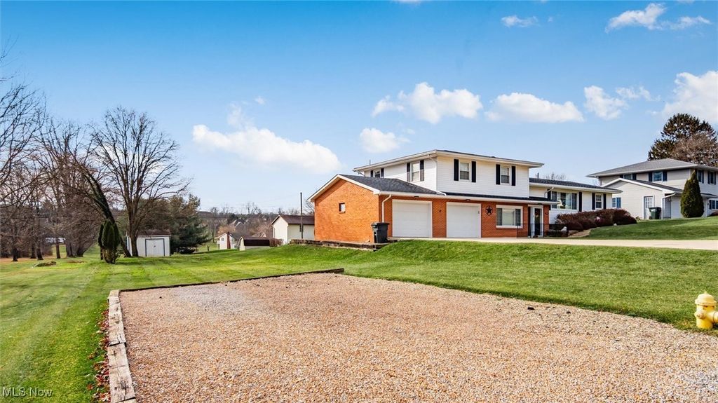 Photo of 350 Walker Drive, Zanesville, OH 43701 (MLS # 5178210)