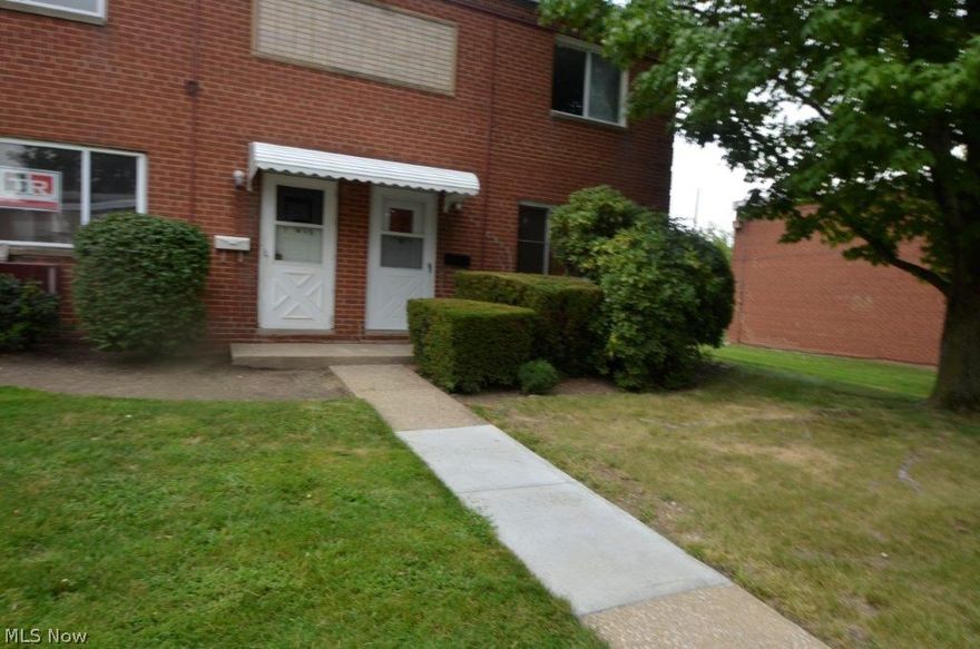 Brick condo with 2 bedrooms and 1.5 bath.  All rooms have ample amount of space. Bedrooms have closets. This condo is located just minutes from the Lakeland Freeway, parks, restaurants, shopping, and many other amenities. Schedule your showing today! • Bank of America employees, household members or business partners prohibited from purchasing