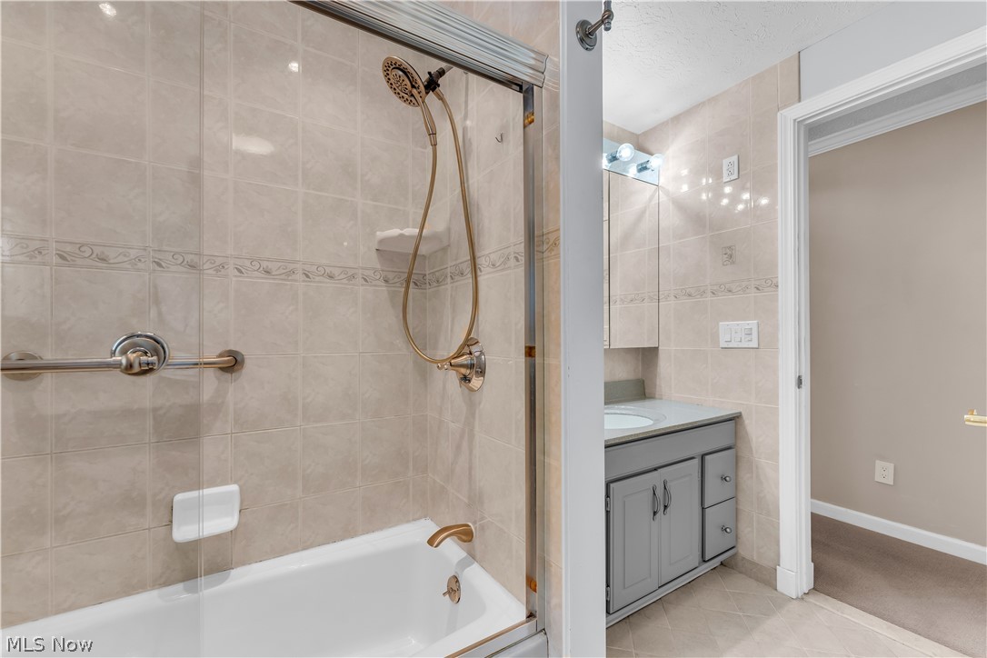 Holiday Hills 01 - Residential