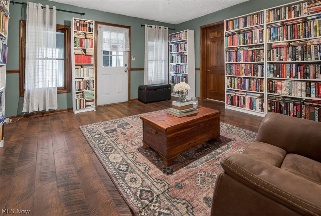 Photo of 1031 Park Avenue, Amherst, OH 44001 (MLS # 5214762)