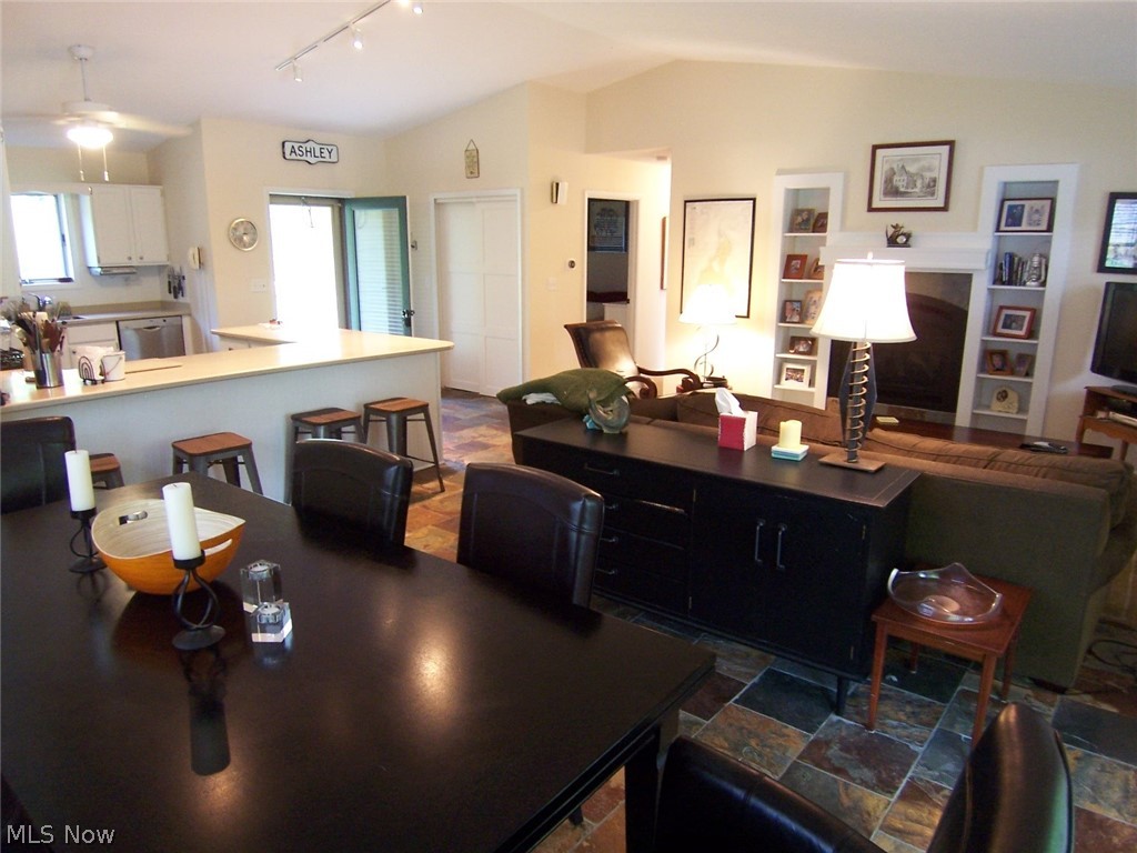 Roaming Rock - Residential