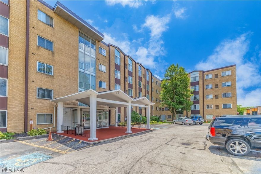 Completely remodeled condo in the heart of North Olmsted near shopping, restaurants and close to highways. This unit feels much larger than it is with high end finishes throughout. It is a perfect place for you to call home!