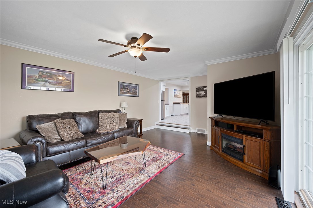 7278 Barton Hill Drive, Parma, Ohio image 31