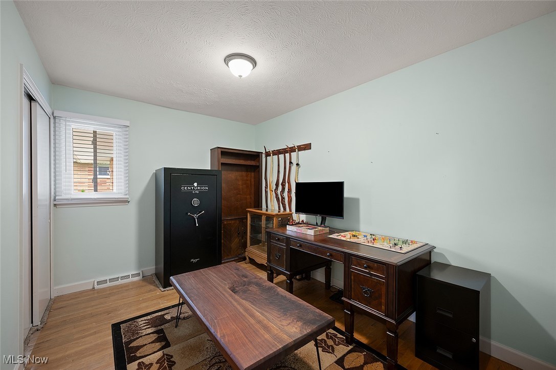 7278 Barton Hill Drive, Parma, Ohio image 20