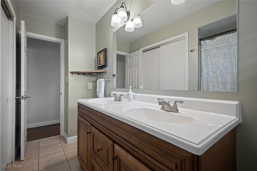 7278 Barton Hill Drive, Parma, Ohio image 13