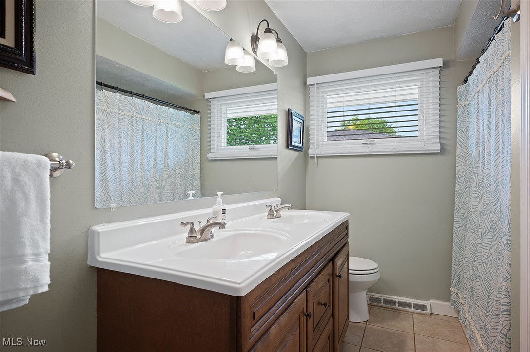 7278 Barton Hill Drive, Parma, Ohio image 12