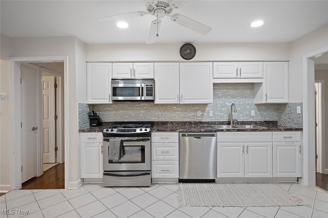 7278 Barton Hill Drive, Parma, Ohio image 25