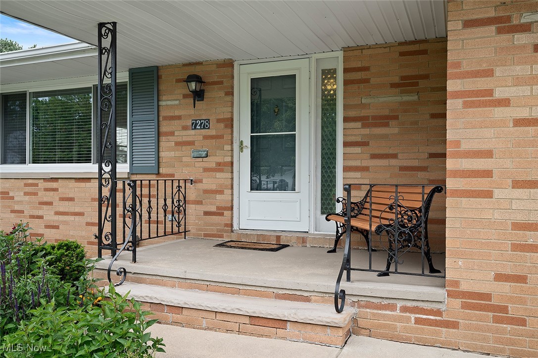 7278 Barton Hill Drive, Parma, Ohio image 4