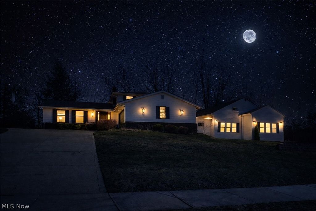 Photo of 5880 Deepwood Trail, Solon, OH 44139 (MLS # 5191843)