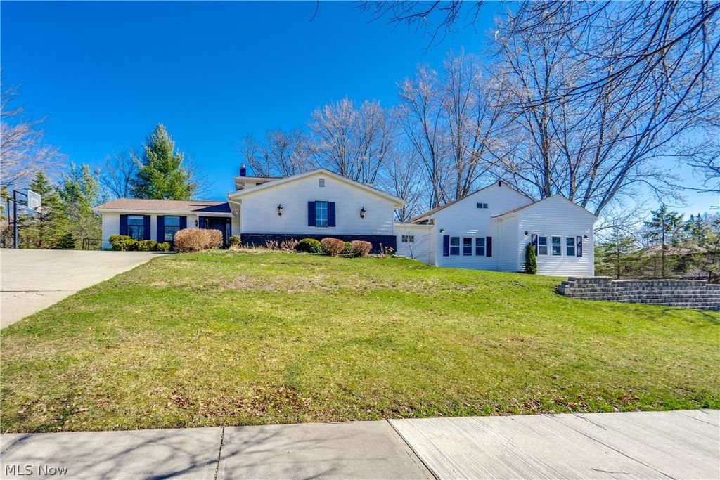 Photo of 5880 Deepwood Trail, Solon, OH 44139 (MLS # 5191843)