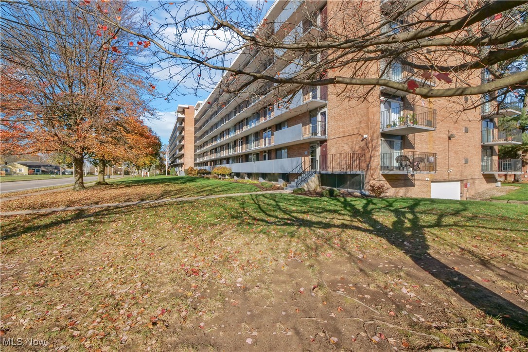 2331 E Market Street #204, Akron, Ohio image 3