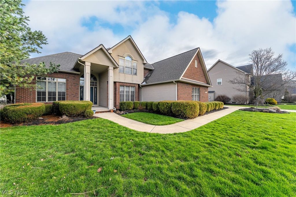 Photo of 35914 Hanamar Drive, Avon, OH 44011 (MLS # 5194422)