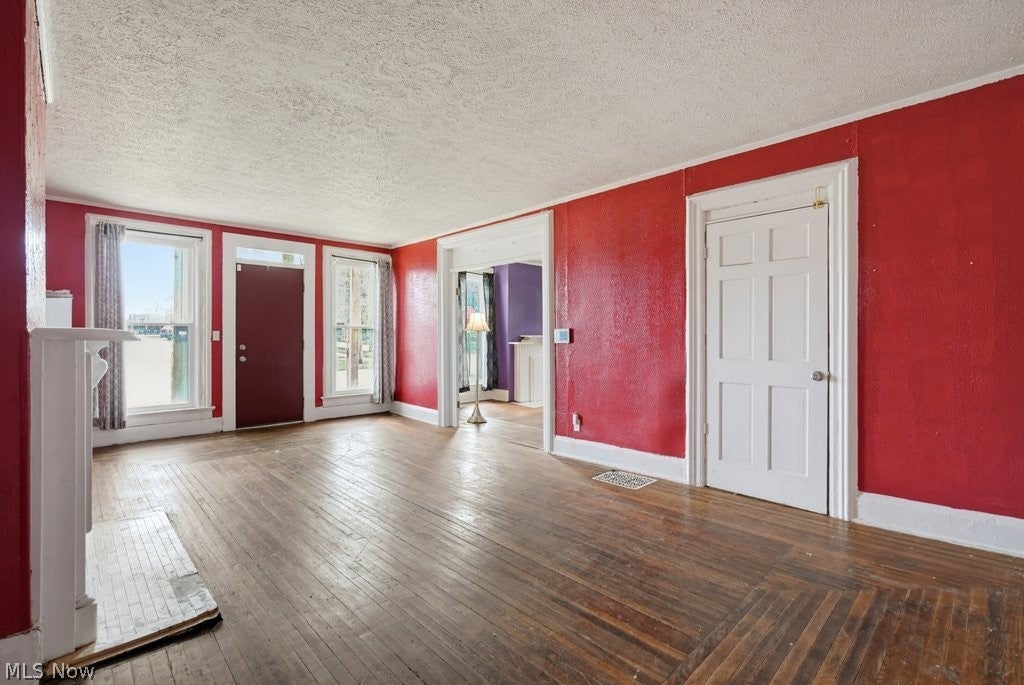 140 N Walnut Street