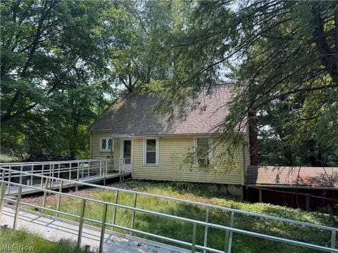 Homes For Sale - 7456 Chagrin Road<br/> Geauga County, Chagrin Falls, OH 44023