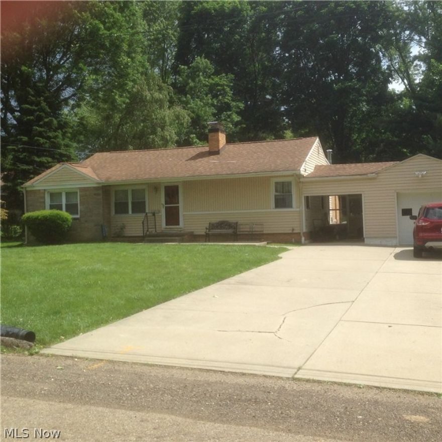 Great Location for this 2 or 3 Bedroom Ranch near Ridgedale. Conveniently located close to SR 77. Newer furnace and air conditioning, siding, vinyl windows, and roof. Good Bones.!  First floor family room at rear. Living room fireplace. Family/Media room in the front could be 3rd bedroom. First floor laundry hook ups available. One floor living.! Put your decorating talents to work and have a lovely home in a great area. Call for appointment to see!