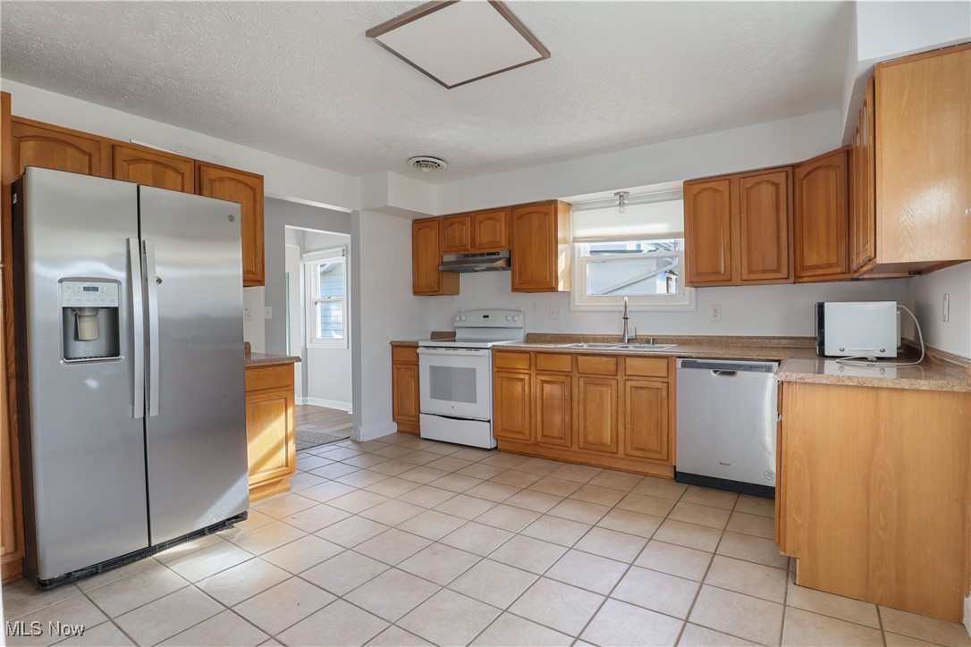 Eastlake, Ohio 44095, United States, 4 Bedrooms Bedrooms, ,2 BathroomsBathrooms,Residential,Active,243028