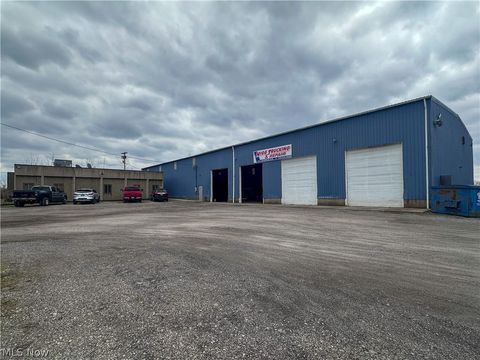 Tiny photo for 1617 Warren Avenue, Niles, OH 44446 (MLS # 5197335)