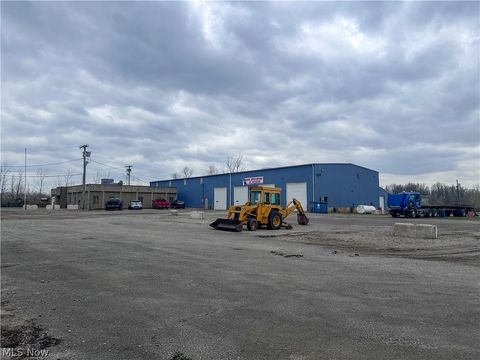 Tiny photo for 1617 Warren Avenue, Niles, OH 44446 (MLS # 5197335)