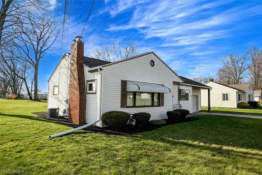 Photo of 5838 Harter Home Drive, Akron, OH 44319 (MLS # 5197319)