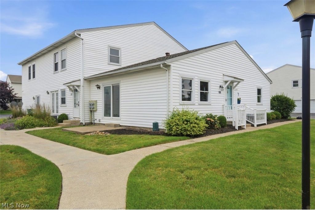 Photo of 2549 Royal County Down #15A, Uniontown, OH 44685 (MLS # 5221341)
