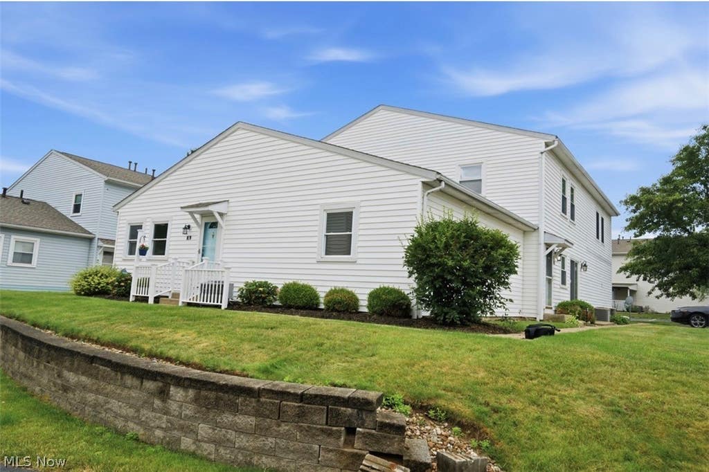 Photo of 2549 Royal County Down #15A, Uniontown, OH 44685 (MLS # 5221341)