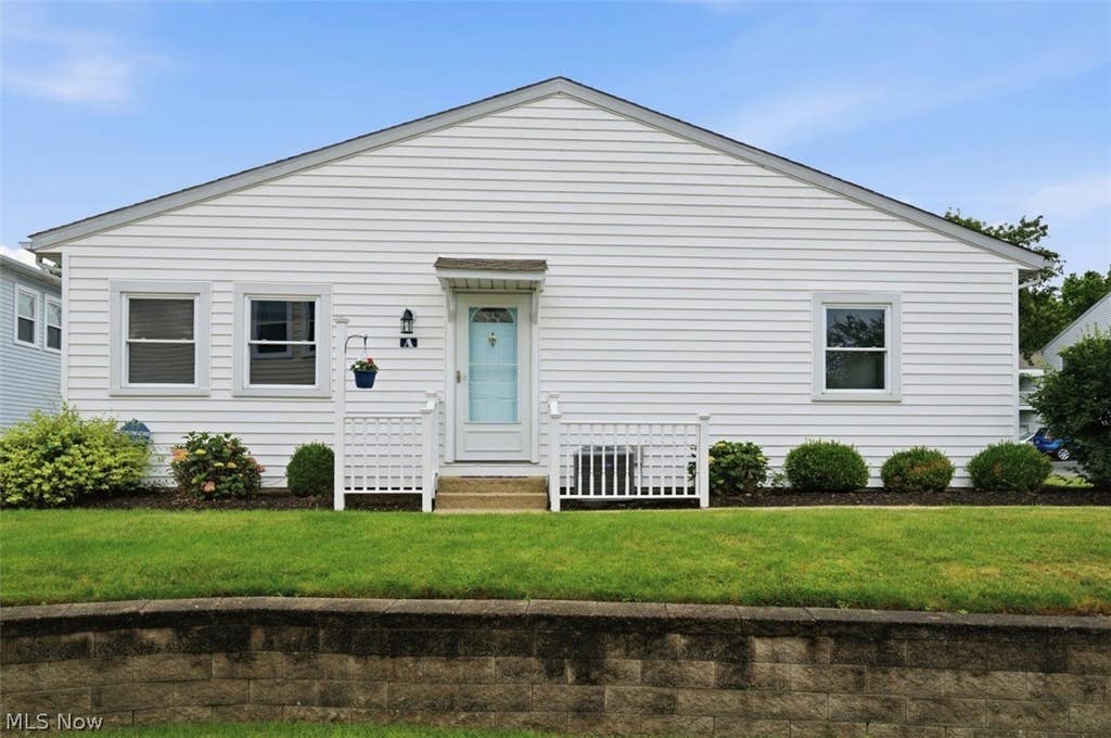 Photo of 2549 Royal County Down #15A, Uniontown, OH 44685 (MLS # 5221341)