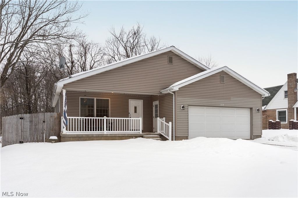 Photo of 1019 Roseland Avenue NW, Massillon, OH 44647 (MLS # 5185714)