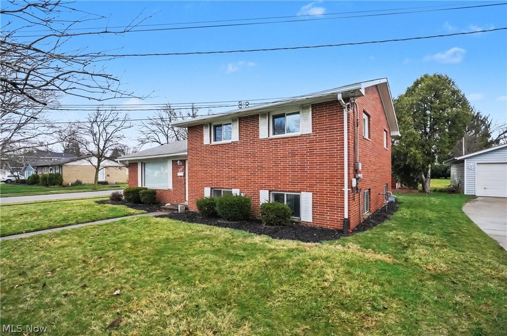 Photo of 347 Beeler Drive, Berea, OH 44017 (MLS # 5191765)