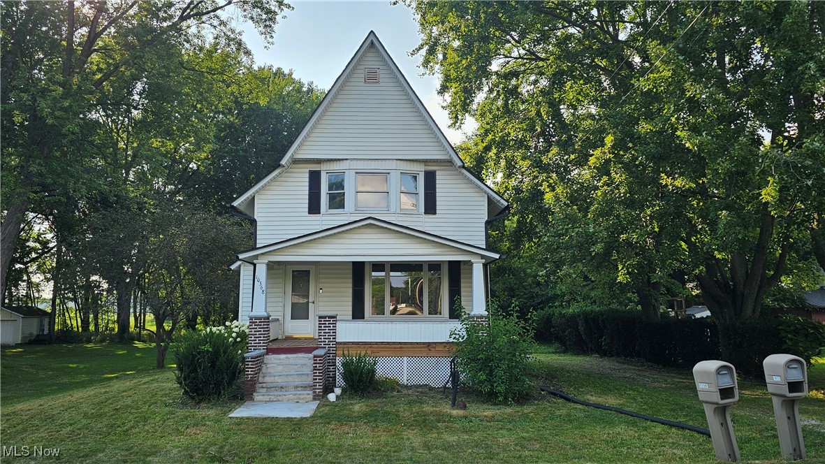 This home is ready for a new owner. The interior is move in ready with a 2 car detached garage. The new owner will have to hook up to the city sewer system and collapse the existing septic.