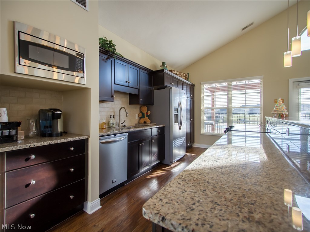 Quarry Lakes - Residential Lease