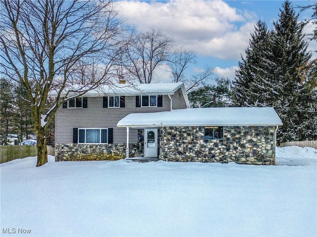 Photo of 8499 Sherri Avenue NW, Canal Fulton, OH 44614 (MLS # 5184026)