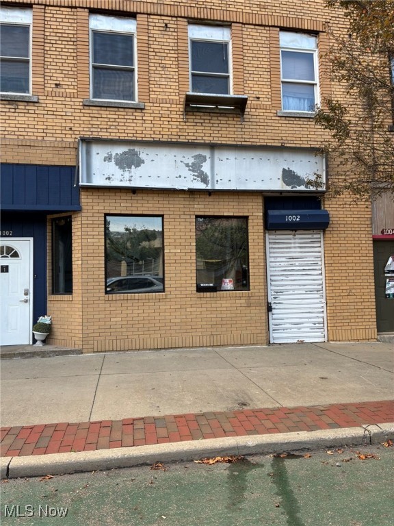 1800 sq ft restaurant. retail space no ovens or fryers included. does include hood vent and a clean basement