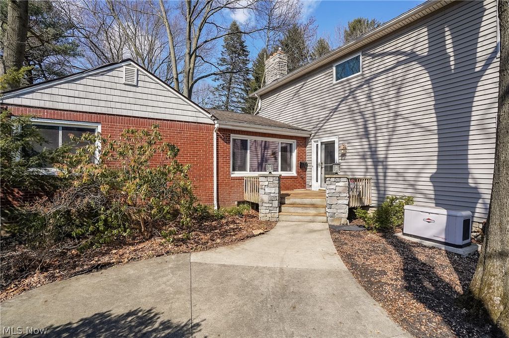 Photo of 2822 Lakeland Parkway, Silver Lake, OH 44224 (MLS # 5185499)